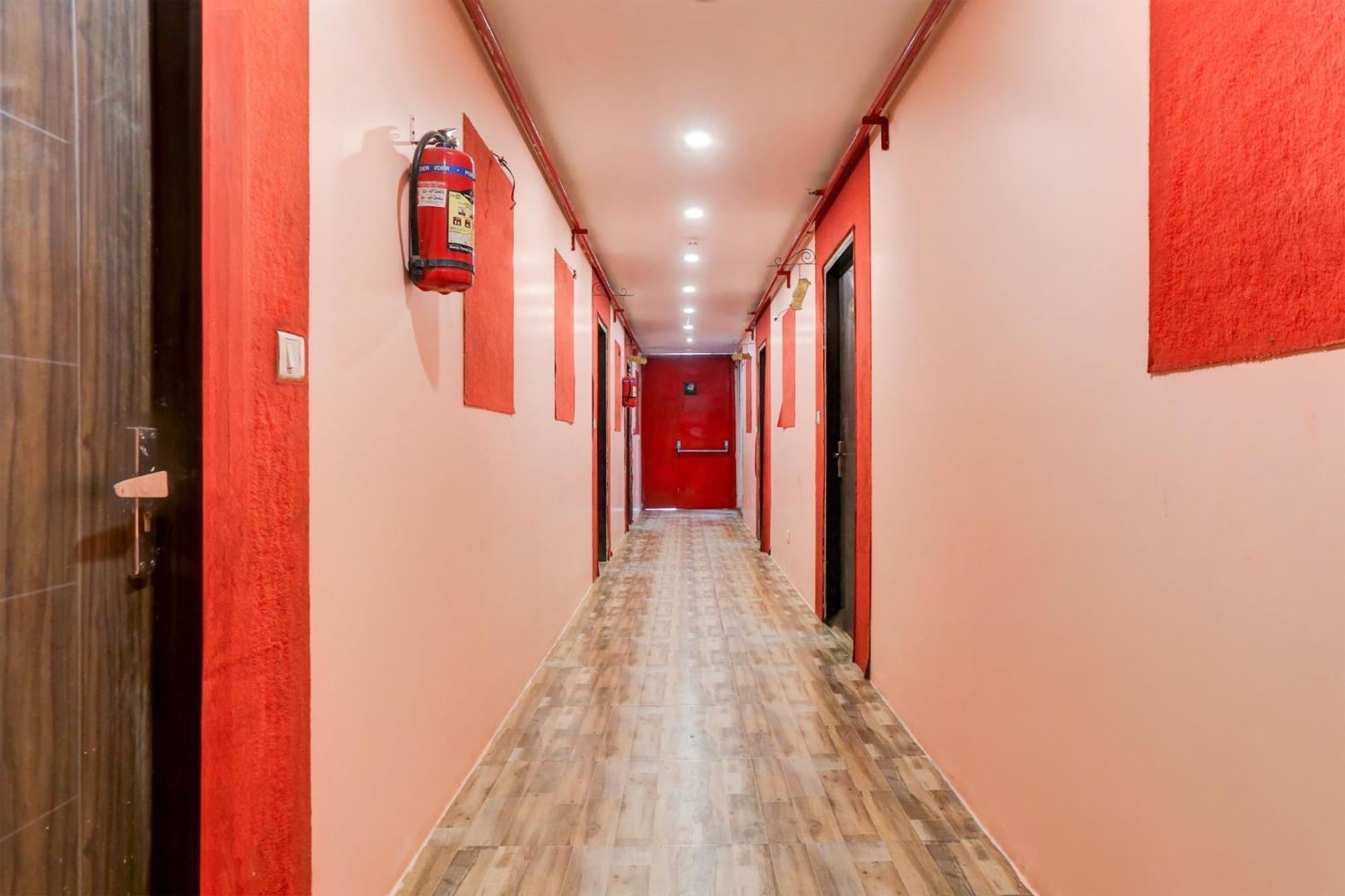 Super Hotel O S J Residency Delhi  Eksteriør billede